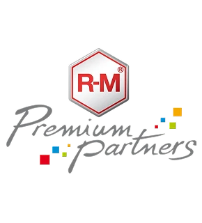 Photographie en gros plan d'une série de logos officiels et certifications professionnelles disposés de manière professionnelle et minimaliste sur un fond blanc ou gris clair neutre. Les certifications incluent des logos de compagnies d'assurance (Allianz, AXA, Groupama, etc.) arrangés de façon lisible et ordonnée, symbolisant les partenariats et agréments d'une carrosserie automobile professionnelle. Éclairage studio professionnel, image nette et épurée.